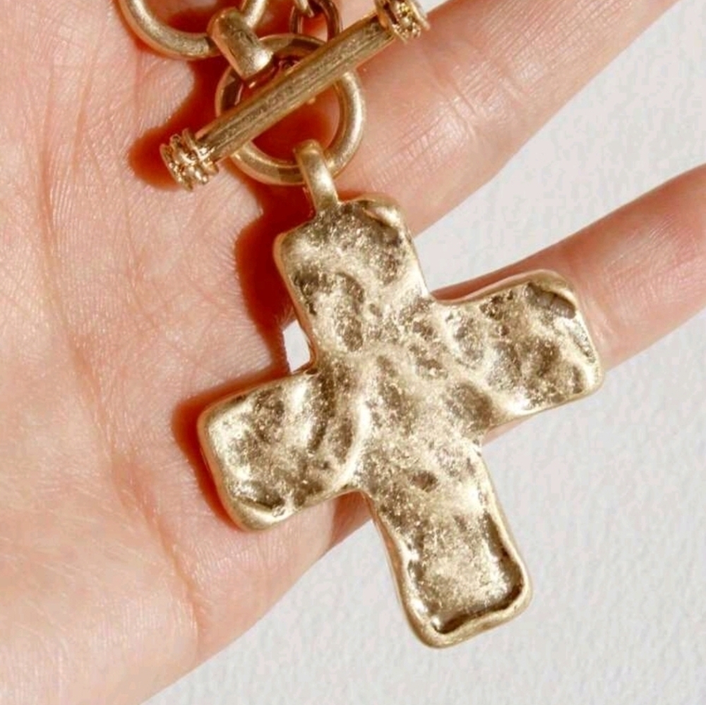 Gold Or Silver  Cross Pendant Necklace - Picture 3 of 11